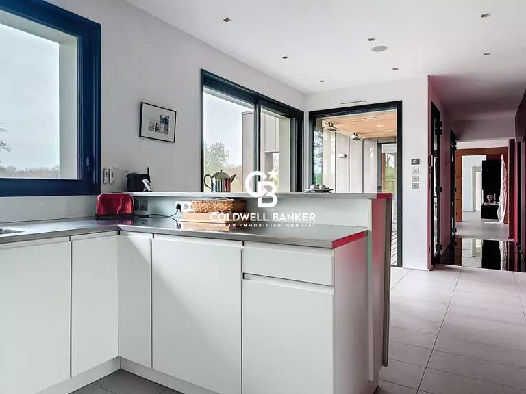 Maison La Roche-sur-Yon - 4 chambres - 263m²