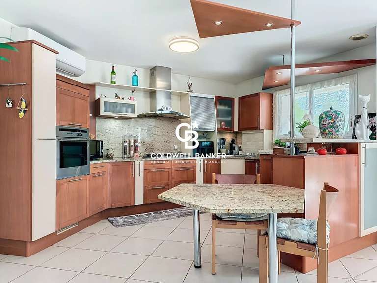 Maison La Roche-sur-Yon - 5 chambres - 188m²