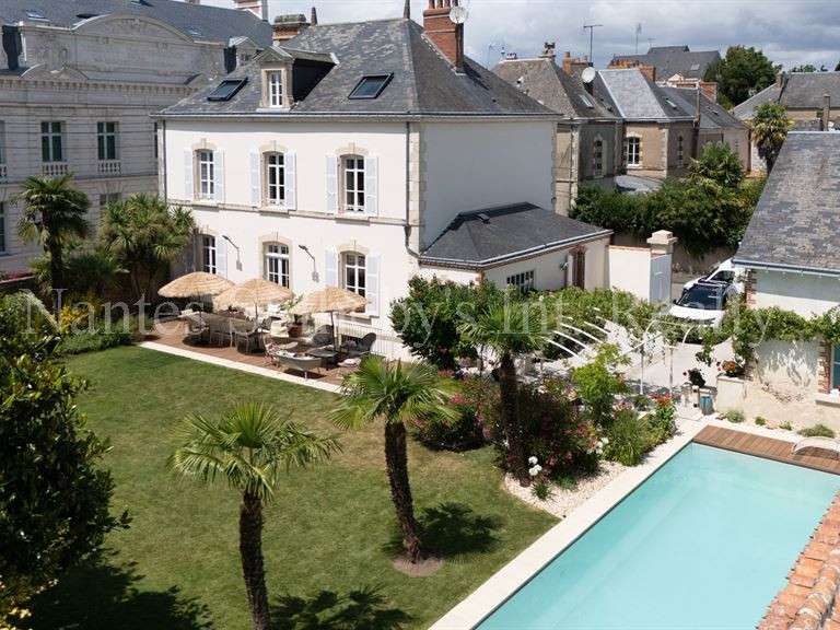 Maison La Roche-sur-Yon - 6 chambres - 285m²