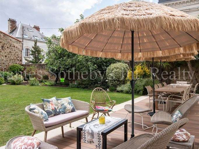 Maison La Roche-sur-Yon - 6 chambres - 285m²