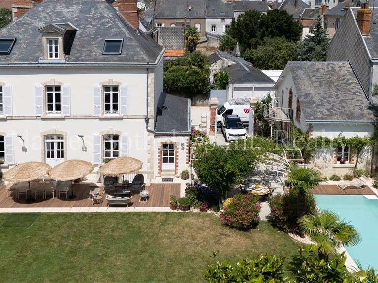 Maison La Roche-sur-Yon - 6 chambres - 285m²