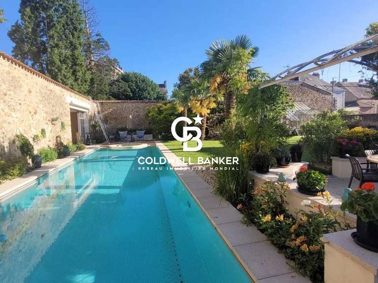 Maison La Roche-sur-Yon - 5 chambres - 330m²