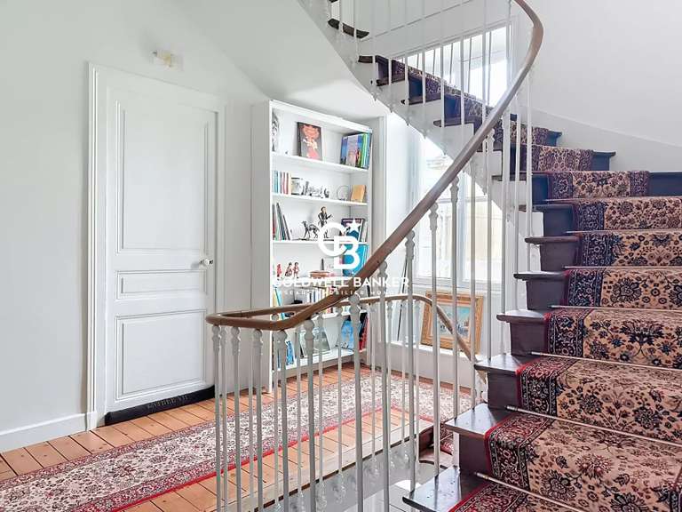 Maison La Roche-sur-Yon - 5 chambres - 330m²