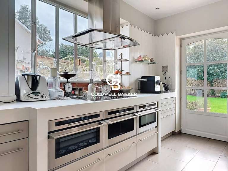 Maison La Roche-sur-Yon - 5 chambres - 330m²