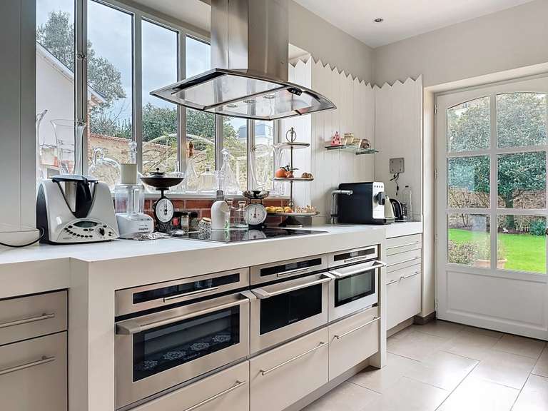 Maison La Roche-sur-Yon - 5 chambres - 330m²