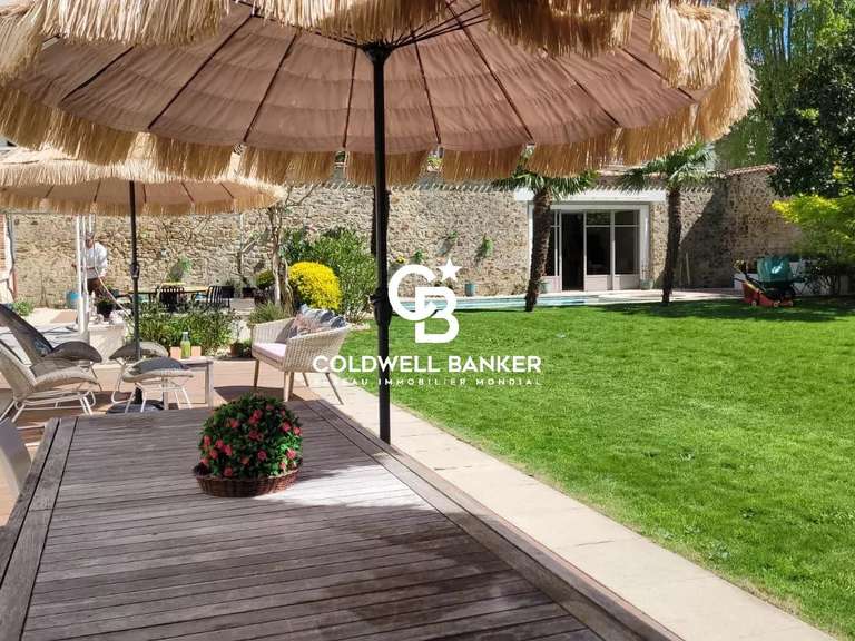 Maison La Roche-sur-Yon - 5 chambres - 330m²