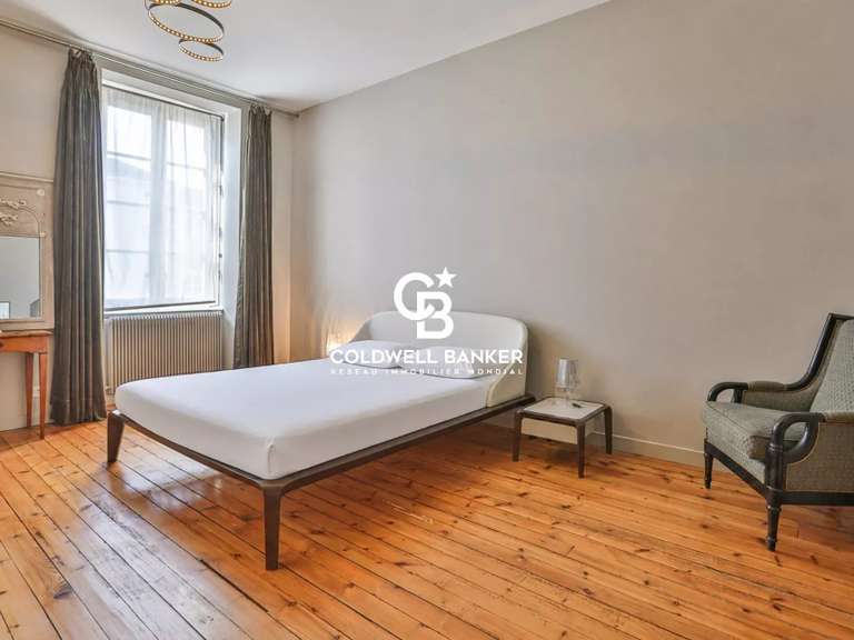 Maison La Roche-sur-Yon - 3 chambres - 315m²