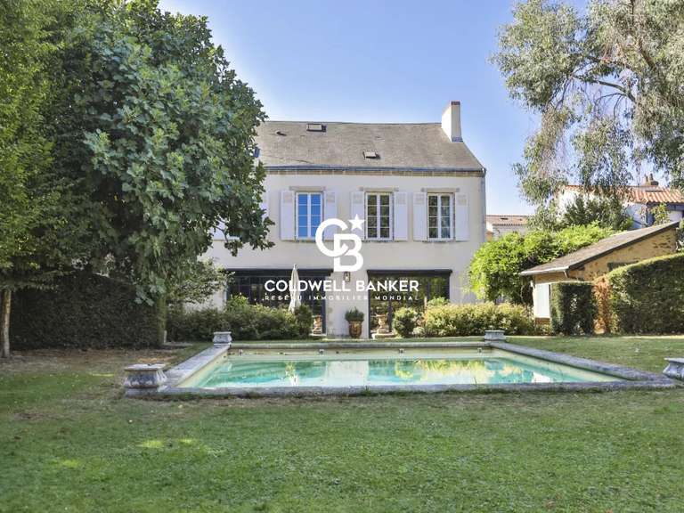 Maison La Roche-sur-Yon - 3 chambres - 315m²