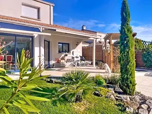 Maison La Roche-sur-Yon - 5 chambres - 188m²