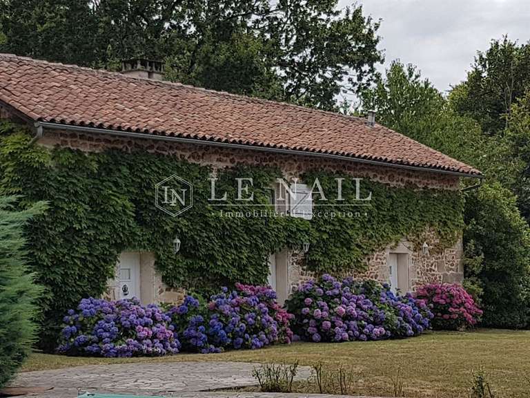 Propriété La Rochefoucauld-en-Angoumois - 7 chambres - 350m²