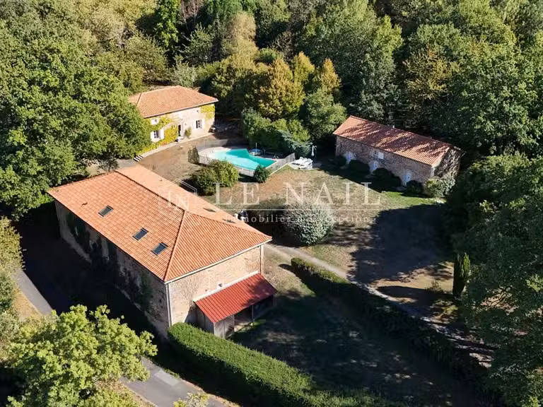 Propriété La Rochefoucauld-en-Angoumois - 7 chambres - 350m²
