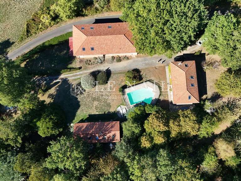 Propriété La Rochefoucauld-en-Angoumois - 7 chambres - 350m²