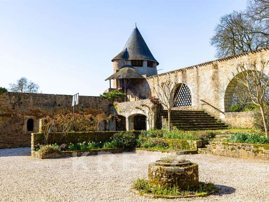 Castle La Rochelle