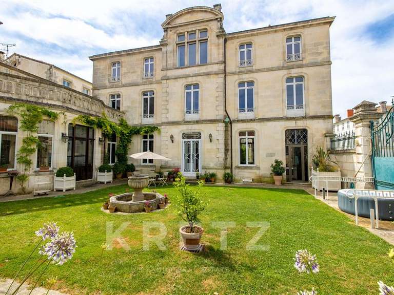 Hôtel particulier La Rochelle - 8 chambres - 574m²