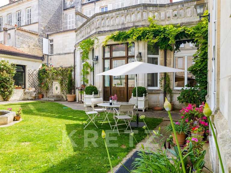 Hôtel particulier La Rochelle - 8 chambres - 574m²