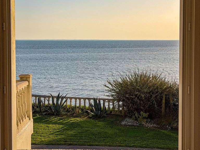 House La Rochelle - 7 bedrooms - 310m²