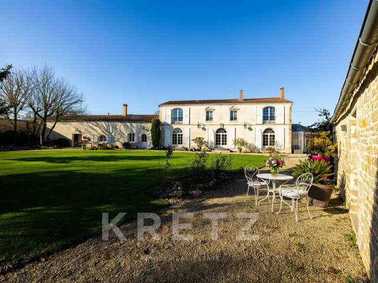 House La Rochelle - 5 bedrooms - 652m²