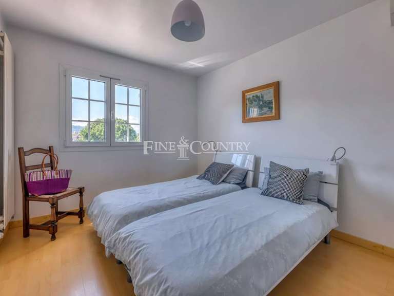 Villa La Roquette-sur-Siagne - 5 bedrooms - 127m²