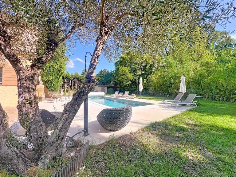Villa La Roquette-sur-Siagne - 3 chambres - 231m²