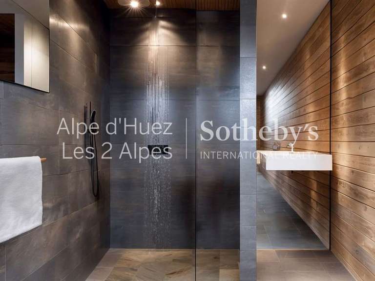 Chalet La Salle les Alpes - 5 chambres - 538m²