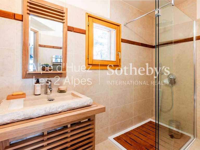 Chalet La Salle les Alpes - 4 chambres - 388m²