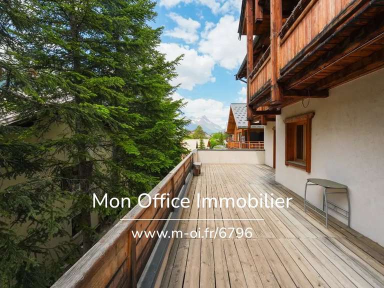 Chalet La Salle les Alpes - 5 bedrooms - 357m²