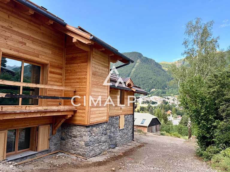 Chalet La Salle les Alpes - 5 chambres - 280m²