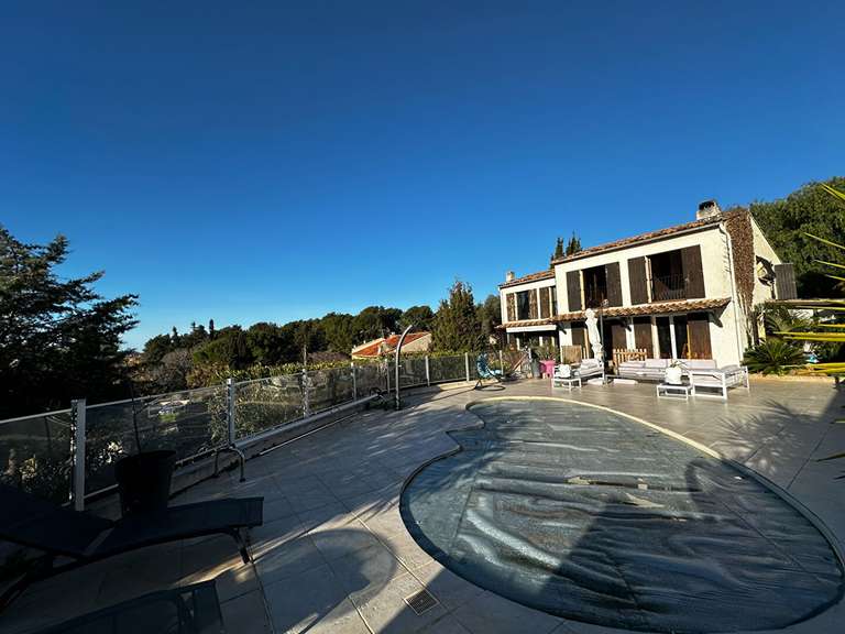 Maison La Seyne-sur-Mer - 8 chambres - 224m²