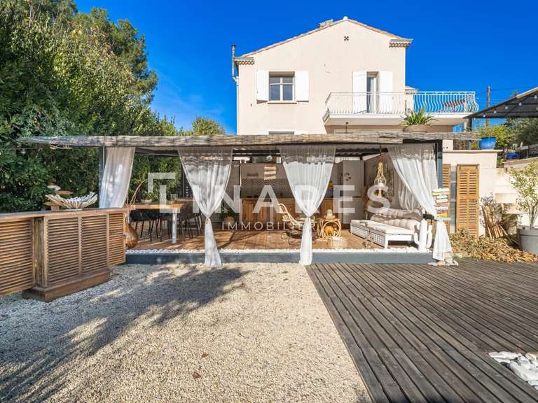 Maison La Tour-d'Aigues - 5 chambres - 165m²
