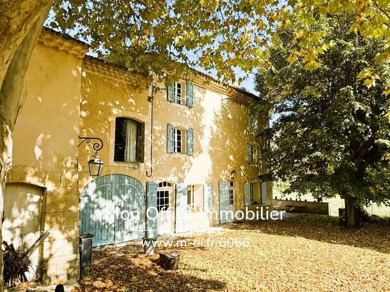 Propriété La Tour-d'Aigues - 8 chambres - 390m²