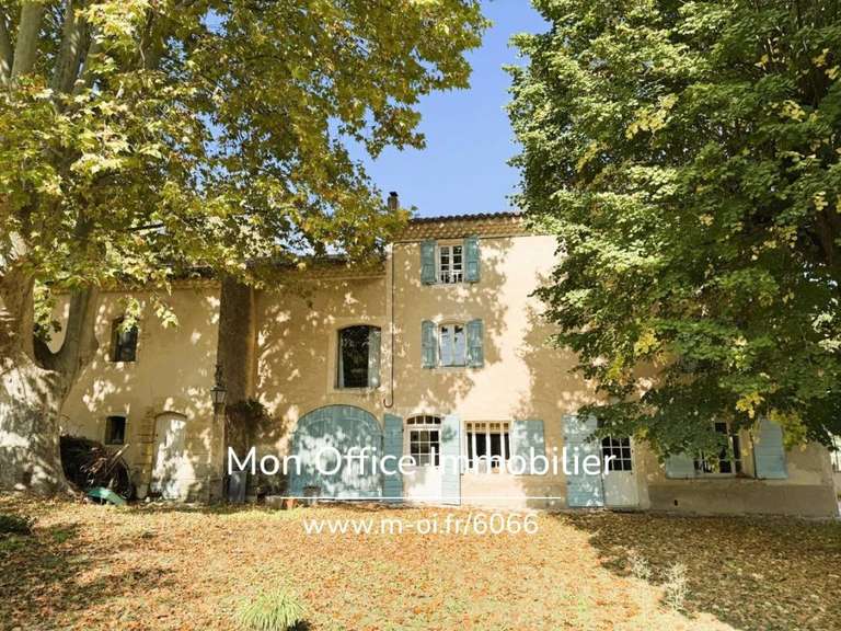 Propriété La Tour-d'Aigues - 8 chambres - 390m²