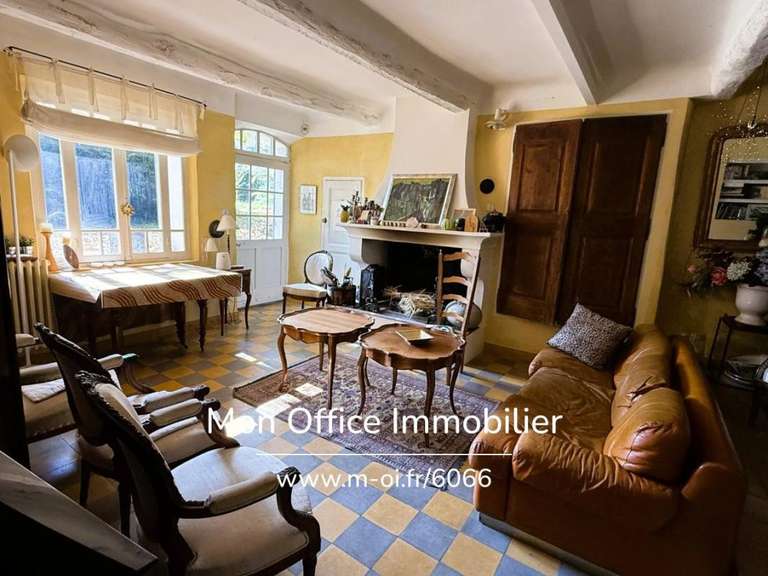 Propriété La Tour-d'Aigues - 8 chambres - 390m²