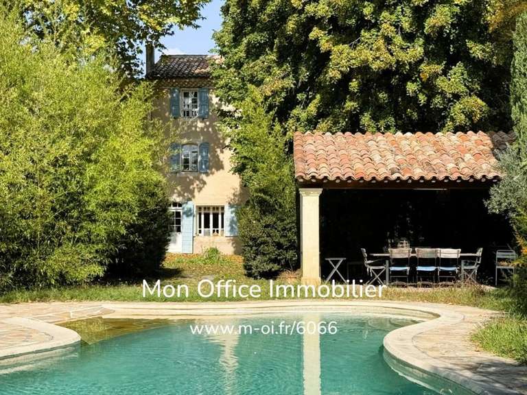 Propriété La Tour-d'Aigues - 8 chambres - 390m²