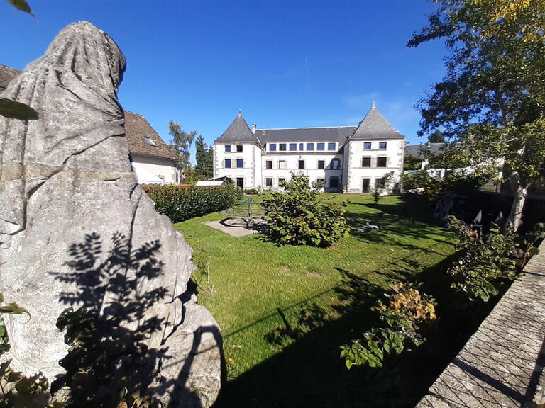 Sale Manor La Tour-d'Auvergne