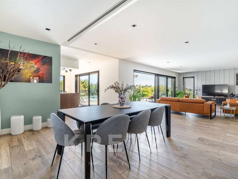 Maison La Tour-de-Salvagny - 4 chambres - 205m²