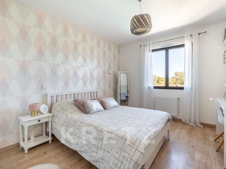 Maison La Tour-de-Salvagny - 4 chambres - 205m²
