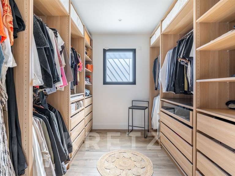 Maison La Tour-de-Salvagny - 4 chambres - 205m²