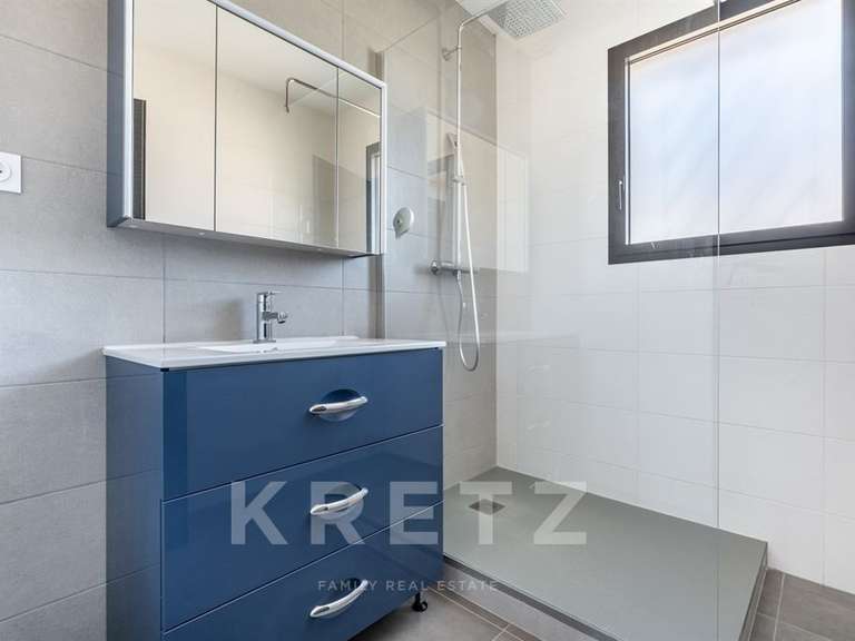 Maison La Tour-de-Salvagny - 4 chambres - 205m²