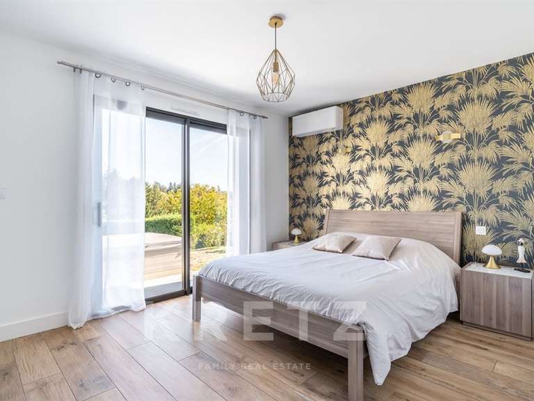 Maison La Tour-de-Salvagny - 4 chambres - 205m²