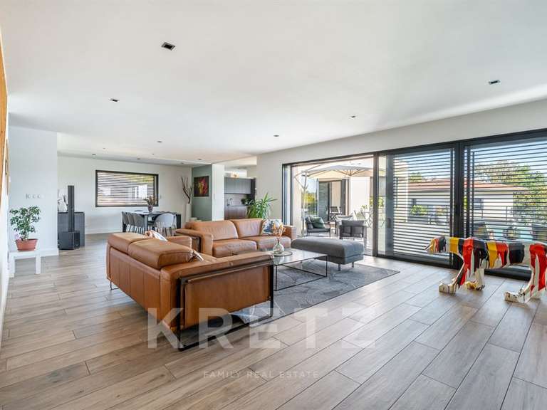 Maison La Tour-de-Salvagny - 4 chambres - 205m²