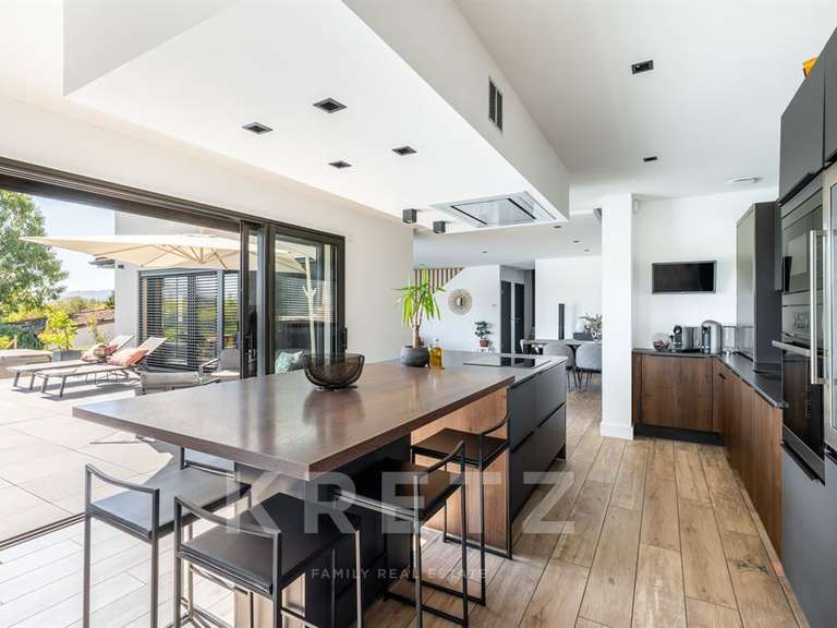 Maison La Tour-de-Salvagny - 4 chambres - 205m²