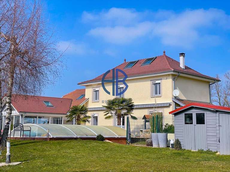 La Tour-du-Pin : Maison, villa et propriété à vendre - BellesPierres