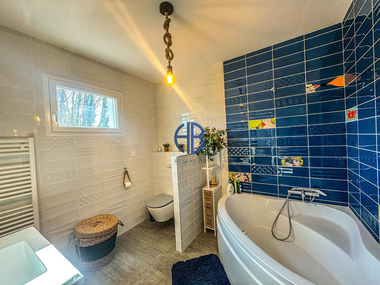 Maison La Tour-du-Pin - 4 chambres - 140m²