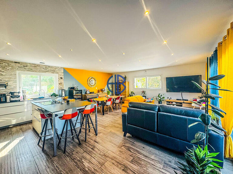 Maison La Tour-du-Pin - 4 chambres - 140m²