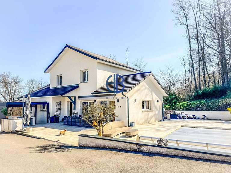 Maison La Tour-du-Pin - 4 chambres - 140m²