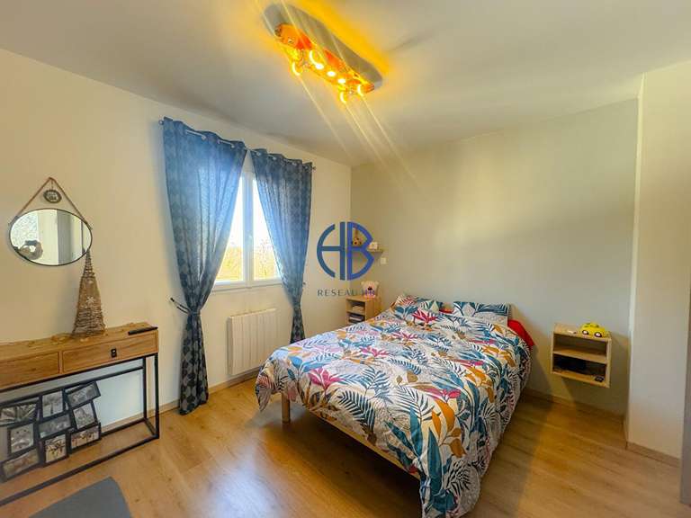 Maison La Tour-du-Pin - 4 chambres - 140m²