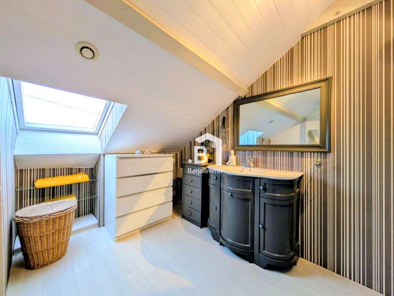 Maison La Tour-du-Pin - 5 chambres - 235m²