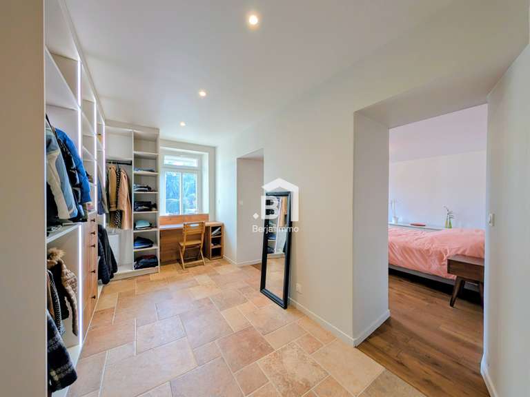 Maison La Tour-du-Pin - 5 chambres - 235m²