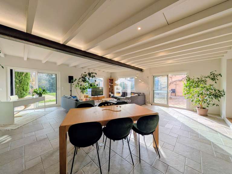 Maison La Tour-du-Pin - 5 chambres - 235m²