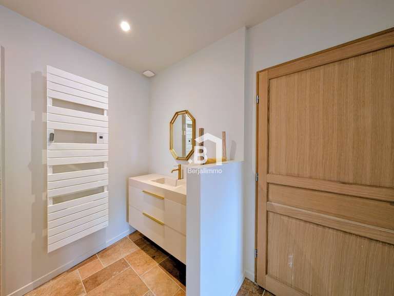 Maison La Tour-du-Pin - 5 chambres - 235m²